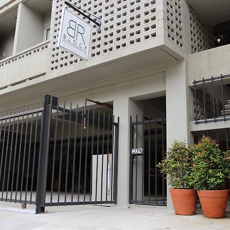 Brblock Boutique And Residences Макати Экстерьер фото