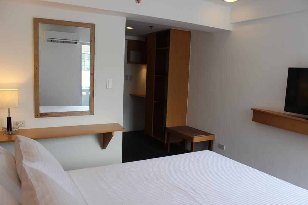 Brblock Boutique And Residences Макати Экстерьер фото